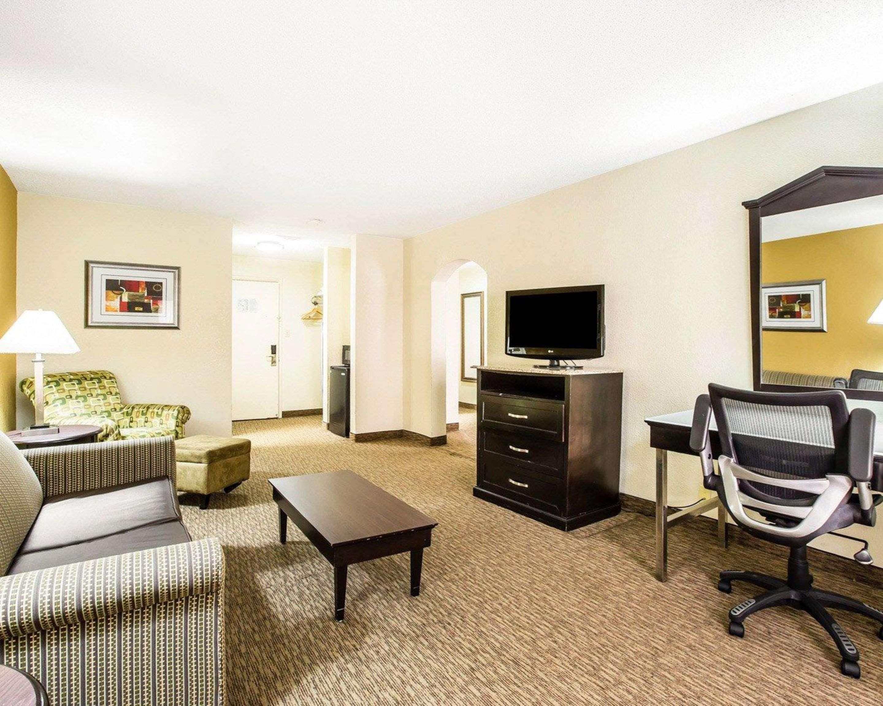 Quality Inn & Suites - Greensboro-High Point Esterno foto